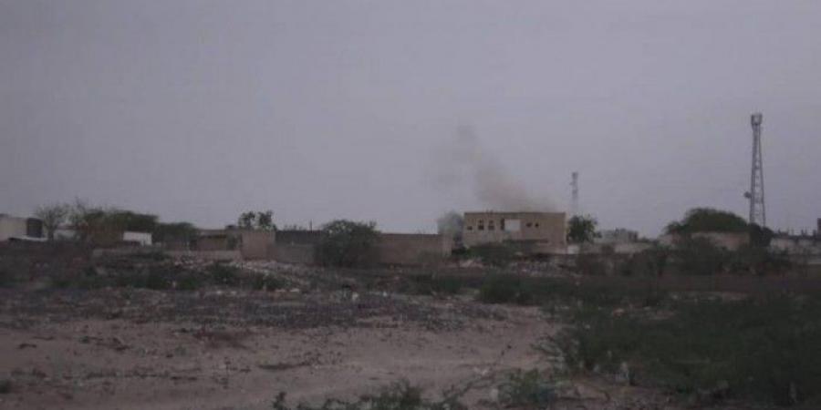 إصابة مواطن جراء قصف لمليشيا الحوثي على مدينة حيس