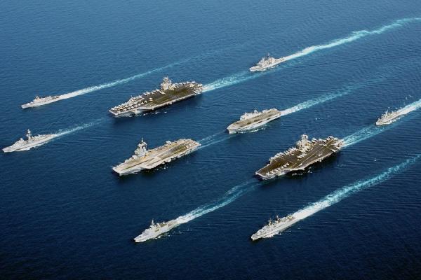 موقع "بزنس إنسايدر":  إيران تغامر بمواجهة قوة نارية غربية 