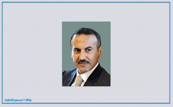 أحمد علي عبدالله صالح يعزي في وفاة وزير الإعلام الأسبق