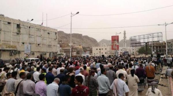 تشييع عدد من شهداء الهجمات الإرهابية الأخيرة في عدن