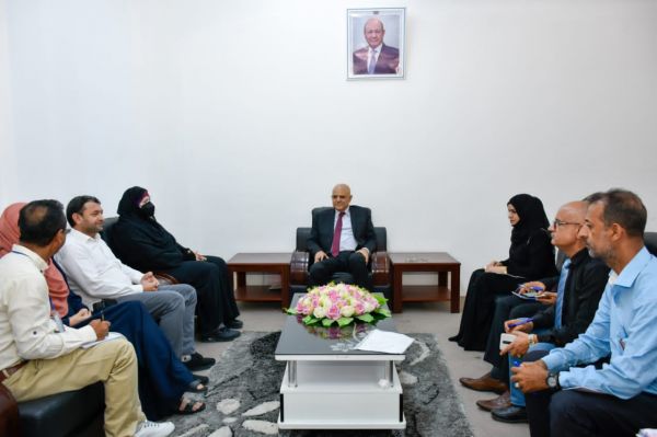 محافظ تعز يناقش مع فريق منظمة أطباء بلا حدود التدخلات الصحية  
