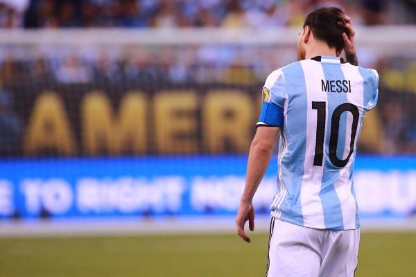 ميسي يقرر الابتعاد عن المنتخب 