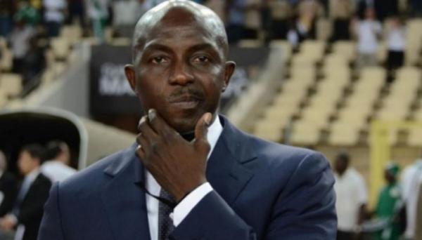 إيقاف مدرب نيجيريا السابق مدى الحياة بسبب "التلاعب"