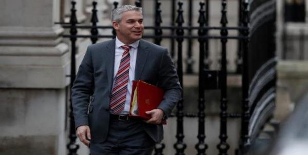 بريطانيا توقع وثيقة إلغاء قوانين الاتحاد الأوروبي