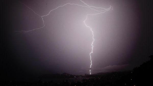 صاعقة رعدية في الضالع تقتل وتصيب 3 من أسرة واحدة 