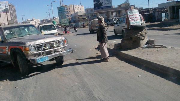 نقاط المليشيات الحوثية تنهب أموال المسافرين بخط البيضاء مأرب