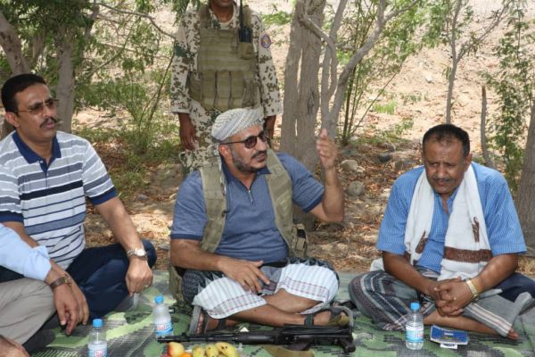 صور| قائد المقاومة الوطنية يلتقي وجهاء مديرية الوازعية