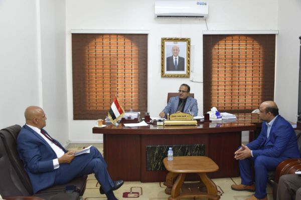 وزير الصحة يناقش مع محافظ تعز الأوضاع الصحية والخدمات الطبية 