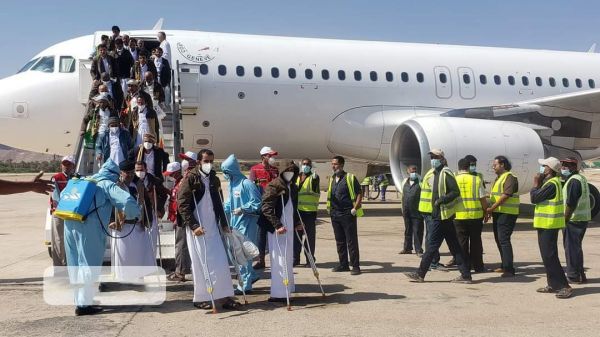 بدء تبادل الأسرى والمعتقلين بين الحكومة ومليشيا الحوثي برعاية أممية