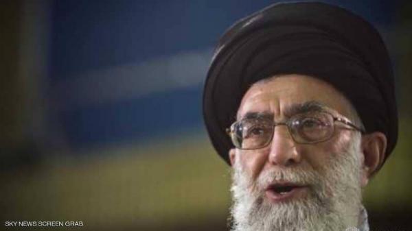 خامنئي  يهاجم المظاهرات في لبنان والعراق