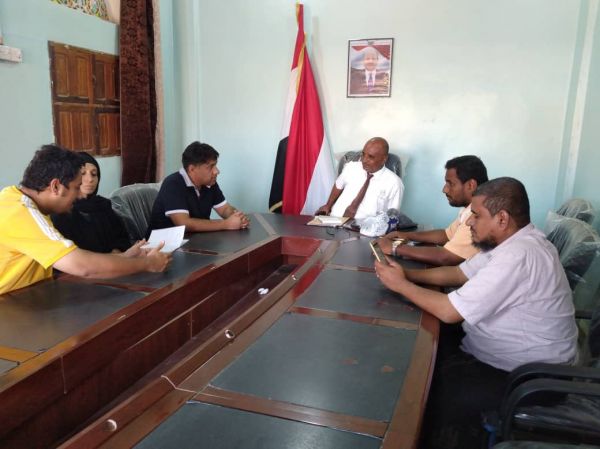 مدير عام الخوخة والمدير القُطري لمنظمة "الناس في حاجة" يناقشان احتياجات المديرية من المشاريع الخدمية 