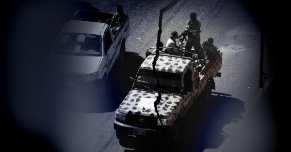 عاد من الجبهة فقتل والده.. قصة مسلح حوثي في عمران 
