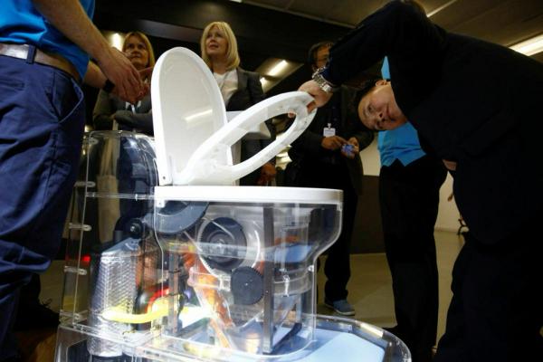 بيل جيتس يطرح مبادرة لتطوير الصرف الصحي