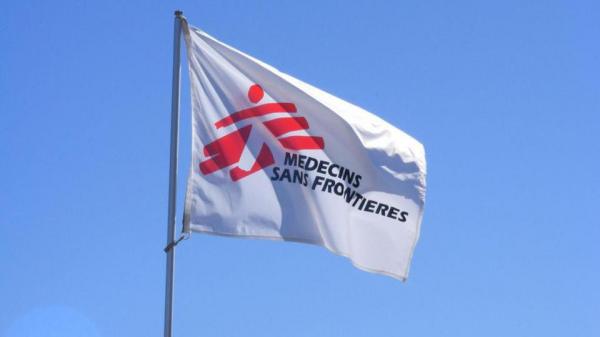 "أطباء بلا حدود" تعلق عملها في المخا إثر صواريخ حوثية