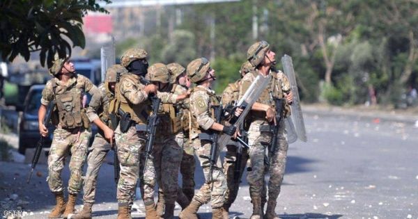 لبنان.. مسلحون يطلقون النار على عسكري في عرسال