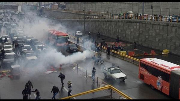 تقرير: ”انتفاضة البنزين“ في إيران لن تقل حدة عن احتجاجات العراق ولبنان