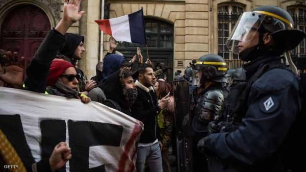 الاحتجاجات تشعل فرنسا.. سقوط قتيلة وعشرات المصابين