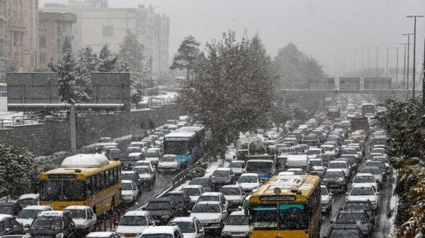 شلل تام في حركة السير بالعاصمة الإيرانية 