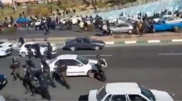 مظاهرات إيران: 12 شخصا على الأقل يقتلون في مظاهرات على ارتفاع أسعار الوقود