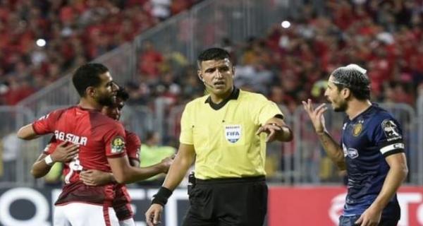  الاتحاد الإفريقي يقرر إيقاف حكم مباراة الأهلي والترجي
