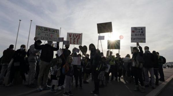 فرنسا.. احتجاجات في باريس ضد مشروع قانون يجرم نشر صور أفراد الشرطة 