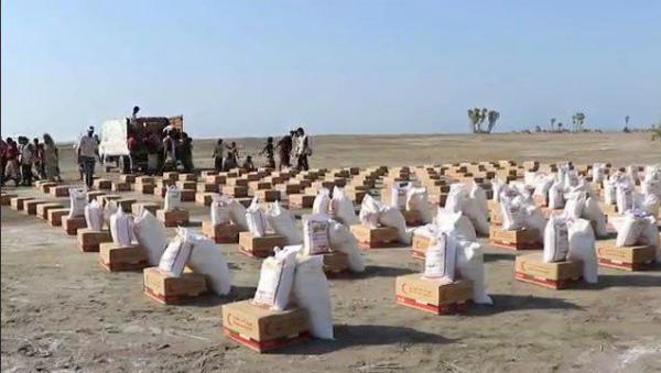 المساعدات الغذائية الإماراتية تشمل 3600 أسرة نازحة في الحديدة خلال شهر نوفمبر