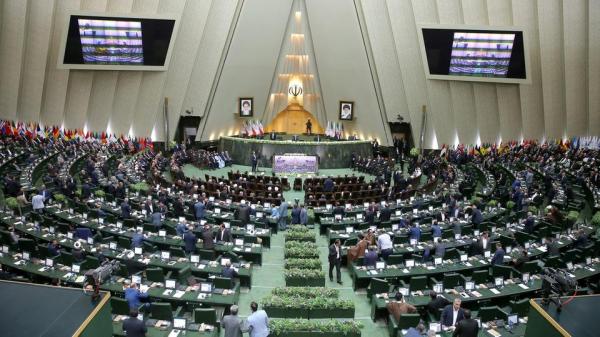استقالة جماعية لـ18 نائبا تهز البرلمان الإيراني