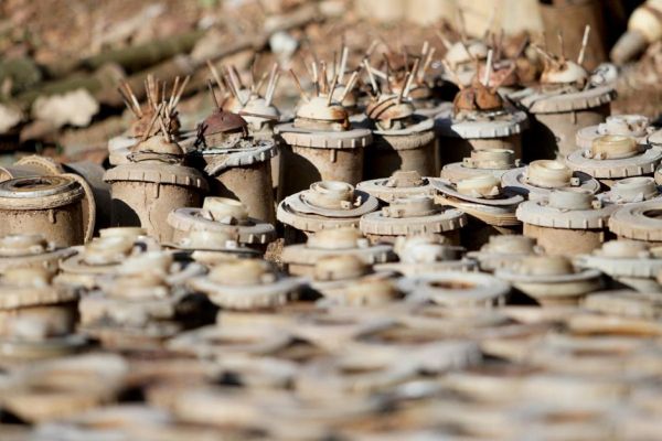 ألغام مليشيات الحوثي تقتل 21 مدنياً في قرية واحدة بتعز 