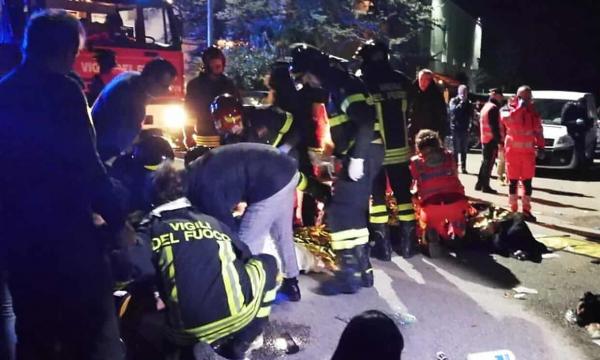 مقتل وجرح أكثر من 120 شخصا جراء بخ رذاذ الفلفل في إيطاليا