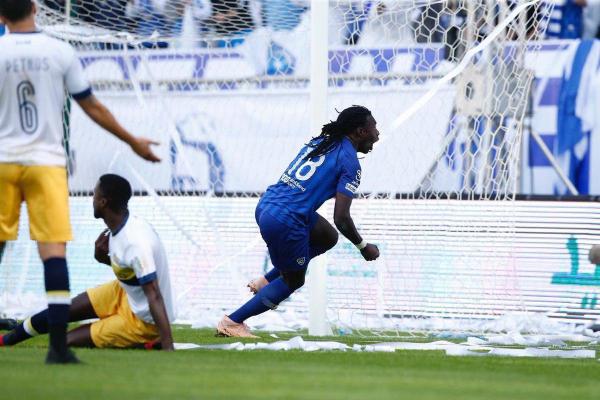 تعادل مثير بين الهلال والنصر في قمة الدوري السعودي