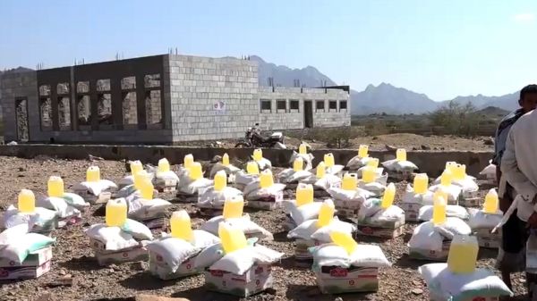 فيديو| بتكليف من رئيس المكتب السياسي.. الخلية الإنسانية تقدم مساعدات عاجلة لنازحي مقبنة في موزع 