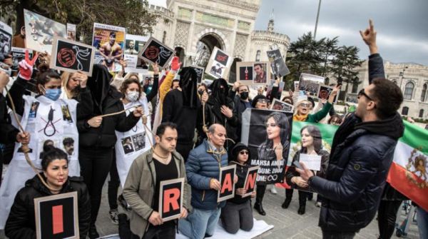 رغم تحذيرات دولية.. إيران تنفذ ثاني حكم بالإعدام على خلفية الاحتجاجات