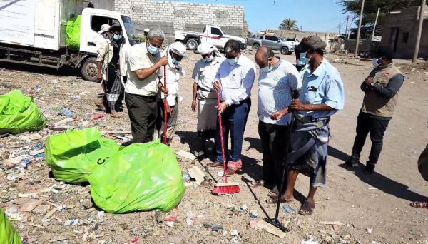 فيديو + صور| السلطة المحلية بمديرية المخا تدشن حملة نظافة واسعة 
