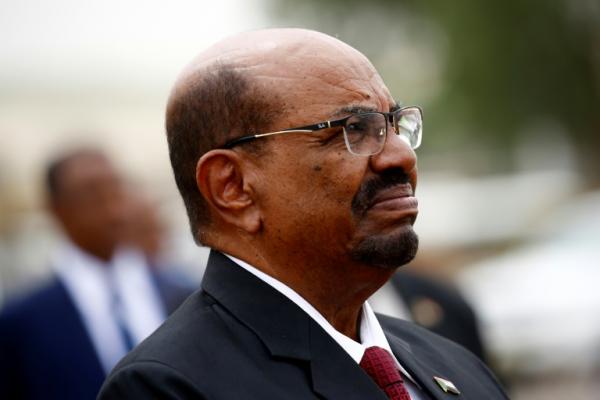 السودان.. البشير يعين والياً جديدا للقضارف التي شهدت احتجاجات بشرق البلاد
