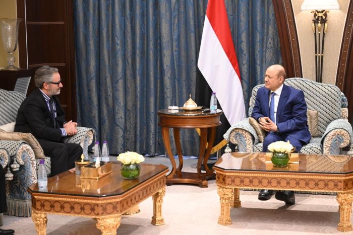 رئيس مجلس القيادة يستقبل رئيس بعثة الاتحاد الأوروبي