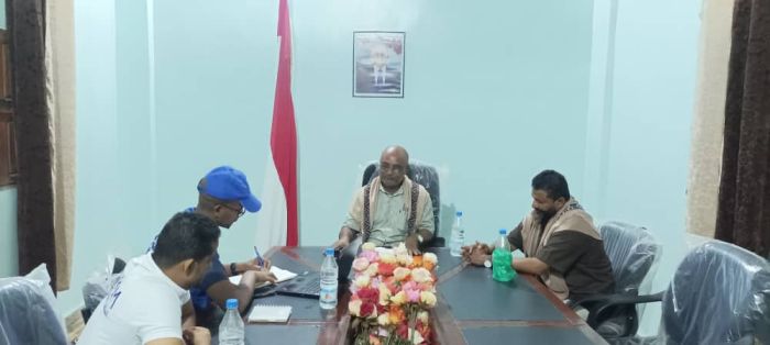 الحديدة.. مدير عام الخوخة يبحث التدخلات الإنسانية للهجرة الدولية بالمديرية
