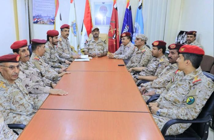 رئيس الأركان يطلع على الجاهزية في مسرح العمليات