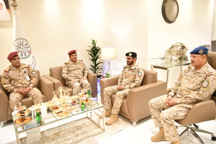 وزير الدفاع يزور قيادة القوات المشتركة في الرياض 
