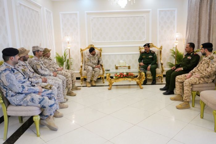 وزير الداخلية يلتقي قائد قوات التحالف العربي لدعم الشرعية في عدن