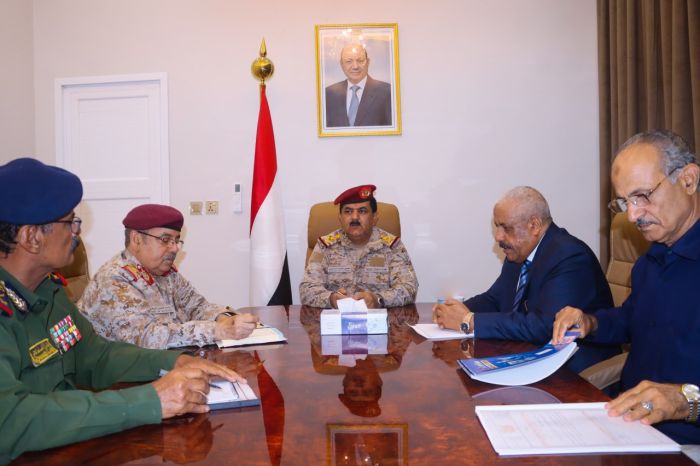 وزير الدفاع يترأس اجتماعا للجنة الأمنية العليا لمناقشة المستجدات