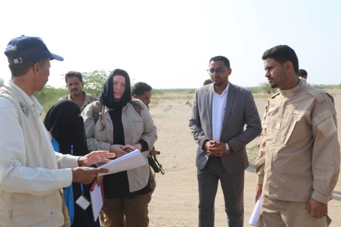 الحديدة.. القديمي يطلع على عملية تأمين آبار مياه حيس من الألغام الحوثية