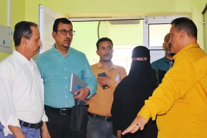مدير عام الخدمات الطبية بوزارة الصحة يزور مستشفى المخا العام