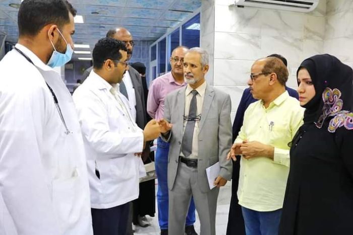نائب وزير الصحة يتفقد الوضع الصحي في تعز