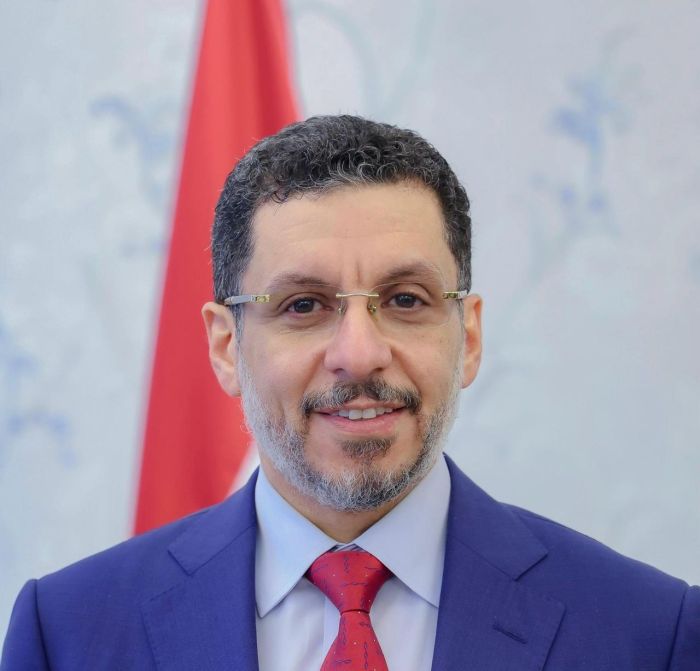 رئيس الوزراء يطلع على أوضاع تعز