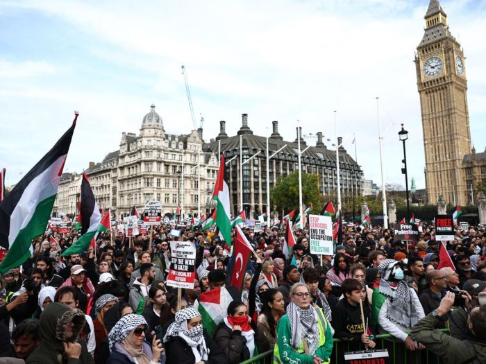 مظاهرات في بريطانيا تطالب بوقف تصدير السلاح إلى إسرائيل  