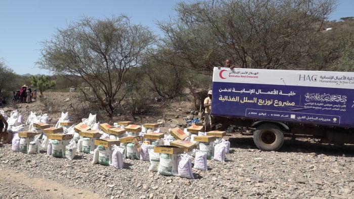 فيديو| بدعم من الهلال الأحمر الإماراتي.. إنسانية المقاومة الوطنية تسيّر مساعدات غذائية للنازحين في الحناية غرب تعز