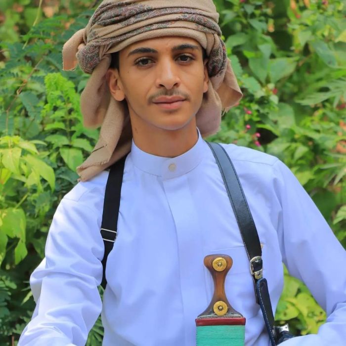 عاقل حارة وشاب.. اختطافات حوثية جديدة في إب