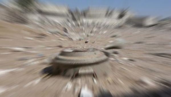 تعز.. إصابة امرأة بانفجار مقذوف من مخلفات الحوثيين في ذو باب المندب