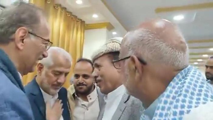 قيادة فرع المكتب السياسي بتعز تقدم وأجب العزاء في رجل الأعمال الحاج أحمد عبدالله الشيباني