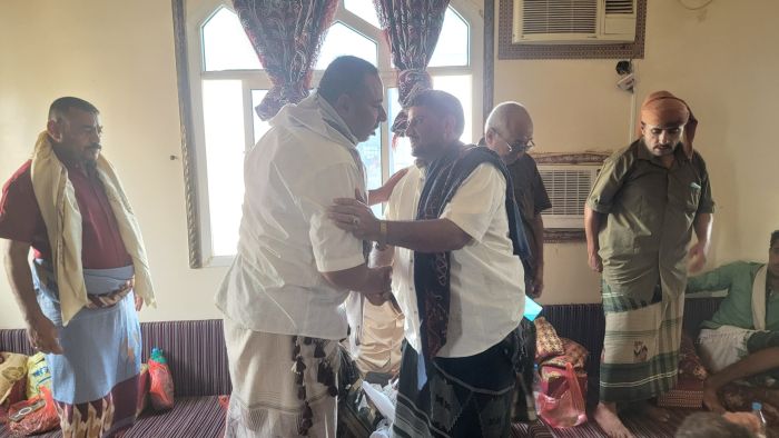 الزحزوح والقديمي يقدمان واجب العزاء في وفاة مدير مكتب الزراعة بحيس أنور الأهدل